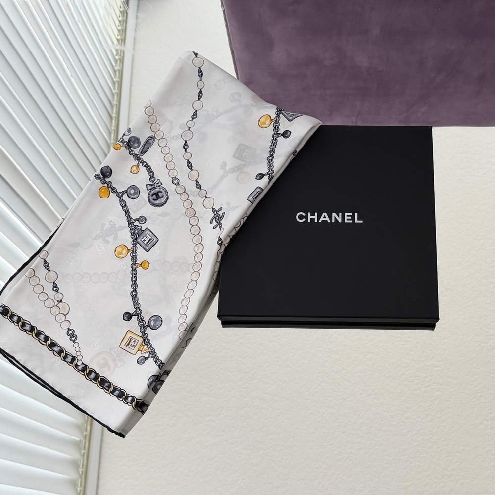 CHANEL White and Gold Scarf - Picture 3 of 5